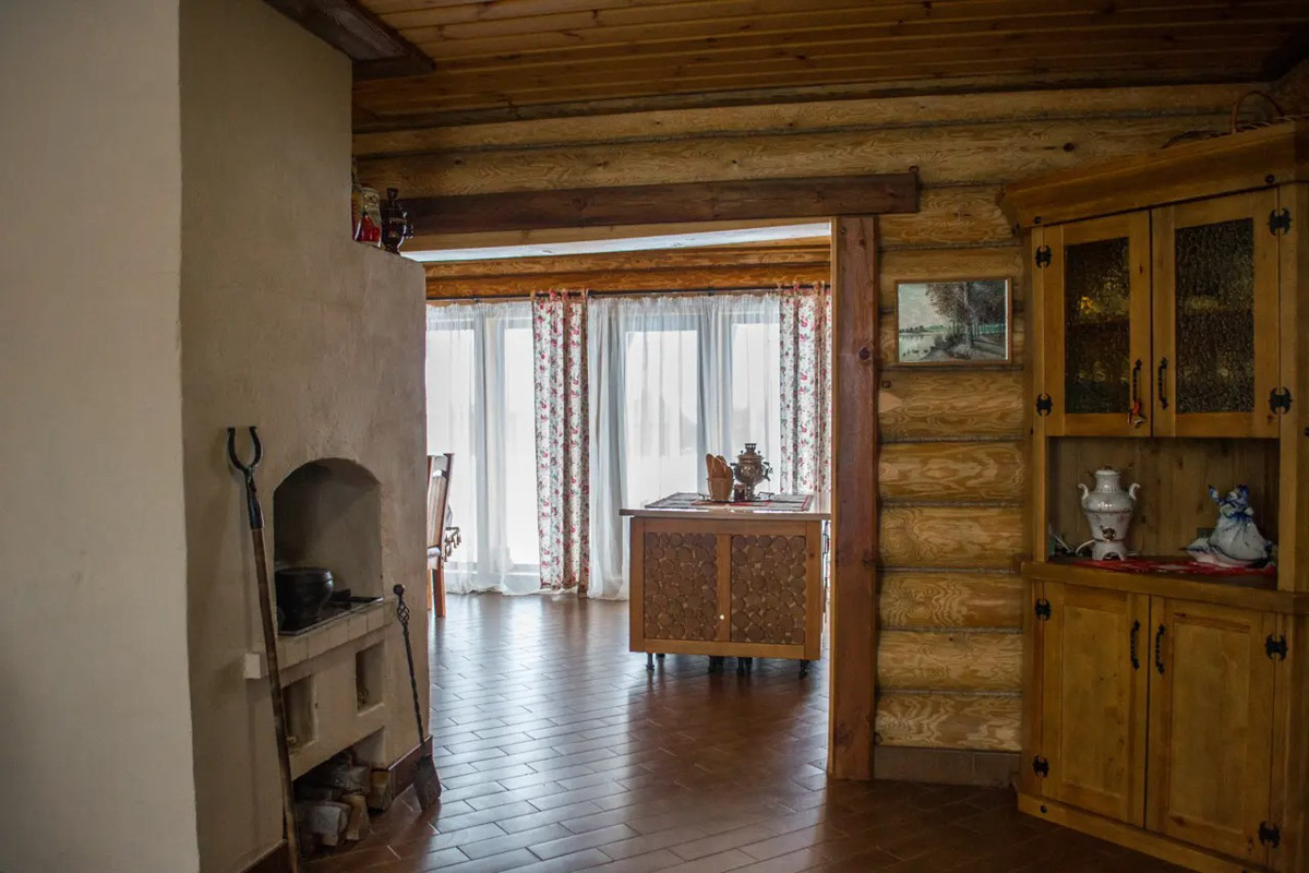 Где и&nbsp;как провести Новый год, каждый решает сам. Тем, кто планирует в&nbsp;каникулы покинуть бетонные джунгли, поможет обзор домов, которые сдают в&nbsp;аренду на&nbsp;праздники во&nbsp;Владимирской области. Мы&nbsp;подобрали варианты как для больших компаний, так и&nbsp;для пар и&nbsp;даже на&nbsp;одного человека. Однако стоит поторопиться с&nbsp;выбором&nbsp;— часы вот-вот пробьют полночь!