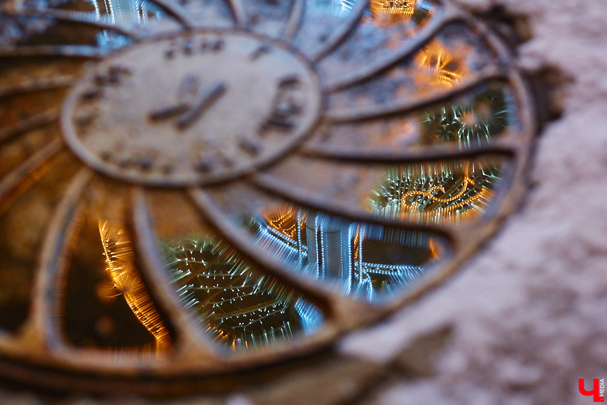 Жители Владимира уже могли наблюдать на улицах и площадях города оригинальные светящиеся инсталляции, коих мэрия в этом году закупила сразу несколько, потратив 12 миллионов рублей. Самое время оценить новинки. Замечено, они способны создать праздничное настроение практически с нуля!