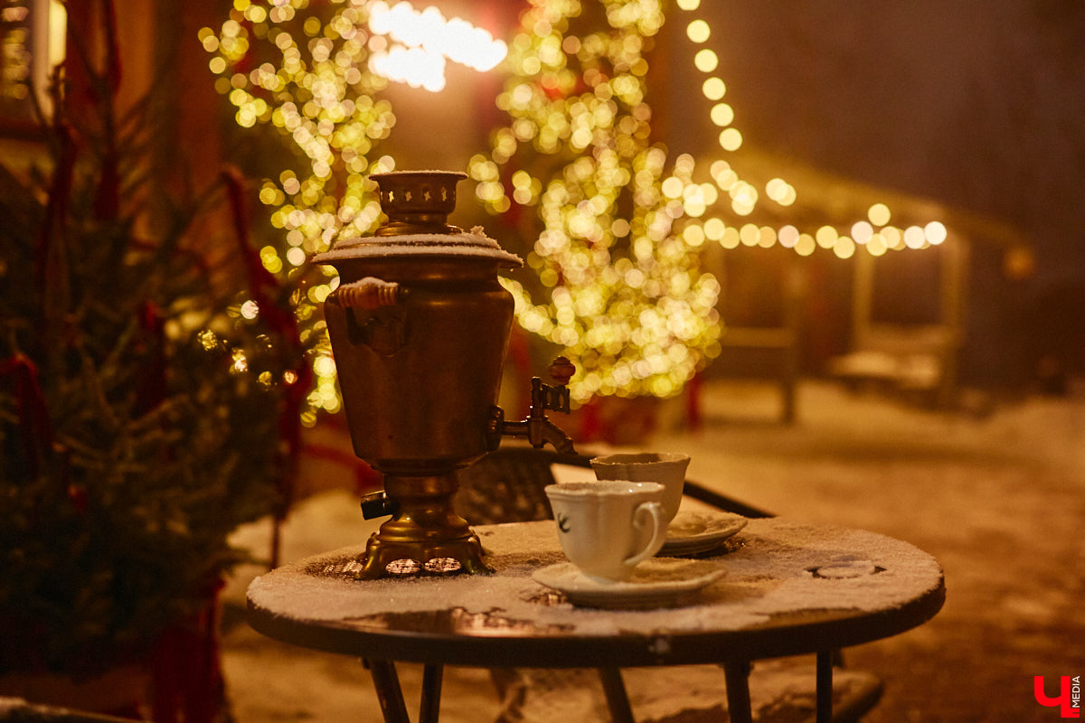 Жители Владимира уже могли наблюдать на улицах и площадях города оригинальные светящиеся инсталляции, коих мэрия в этом году закупила сразу несколько, потратив 12 миллионов рублей. Самое время оценить новинки. Замечено, они способны создать праздничное настроение практически с нуля!