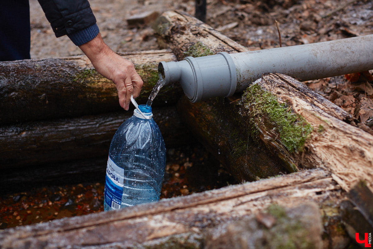 Во Владимире проверили качество воды в основных родниках, расположенных в черте областного центра. Выяснилось, что отклонения по некоторым показателям все же имеются. А значит, перед употреблением стоит задуматься, испить ли свежей водицы или лучше не рисковать?