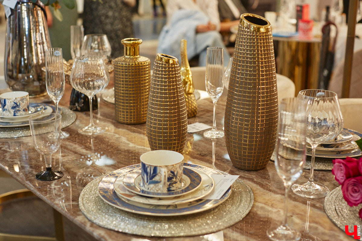 В преддверии Нового года на первом этаже центрального корпуса торгового комплекса «Тандем» в праздничной обстановке открылось инновационное пространство «Put in light» . В нем представлены современные модели светильников, трековых систем, климатического оборудования, каминов, а также мебель и элементы декора для дома. Все это уникальный проект бизнес-леди и дизайнера Александры Гурьяновой. Подробности в нашем материале.