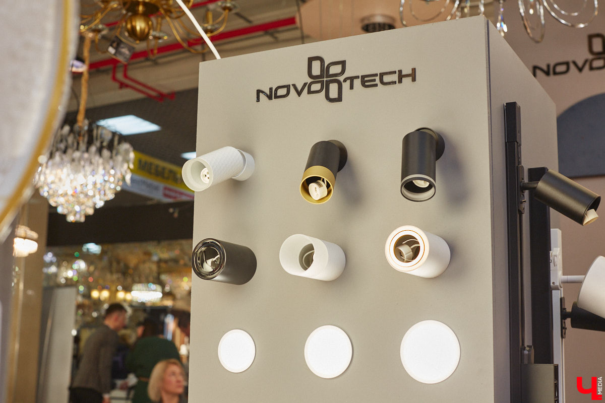 В преддверии Нового года на первом этаже центрального корпуса торгового комплекса «Тандем» в праздничной обстановке открылось инновационное пространство «Put in light» . В нем представлены современные модели светильников, трековых систем, климатического оборудования, каминов, а также мебель и элементы декора для дома. Все это уникальный проект бизнес-леди и дизайнера Александры Гурьяновой. Подробности в нашем материале.