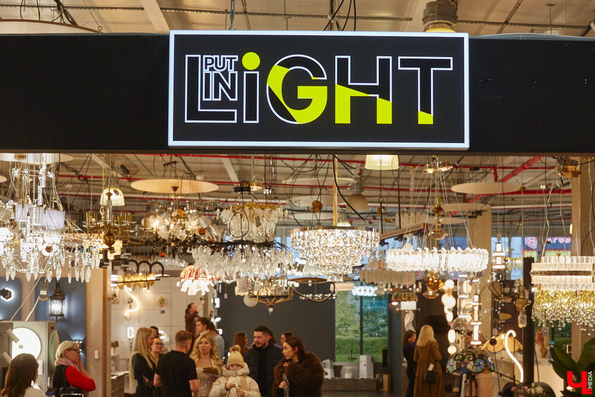 В преддверии Нового года на первом этаже центрального корпуса торгового комплекса «Тандем» в праздничной обстановке открылось инновационное пространство «Put in light» . В нем представлены современные модели светильников, трековых систем, климатического оборудования, каминов, а также мебель и элементы декора для дома. Все это уникальный проект бизнес-леди и дизайнера Александры Гурьяновой. Подробности в нашем материале.