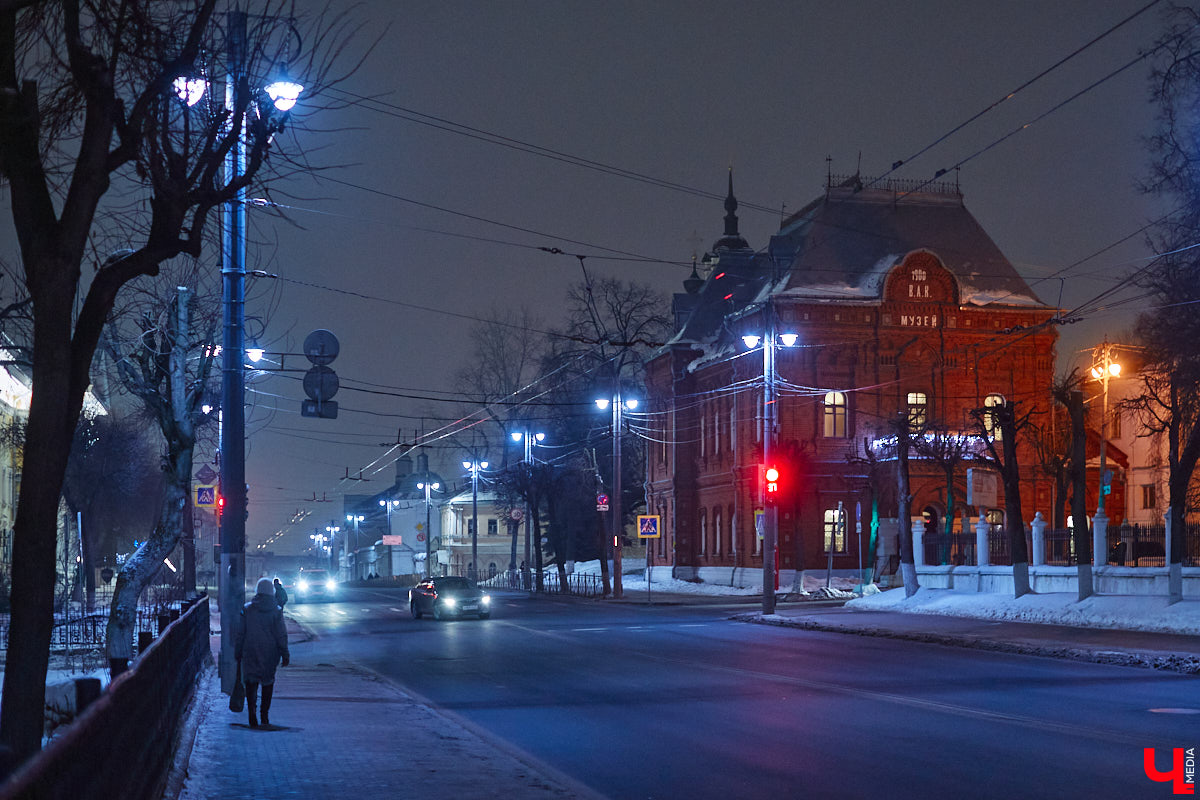 Белокаменные шедевры Владимира забирают на себя все внимание туристов. А ведь областная столица богата и другими образцами архитектурного искусства. Незаслуженно остаются в стороне здания из красного кирпича, поражающие монументальностью и фактурой. Сегодня мы посвящаем оду им.