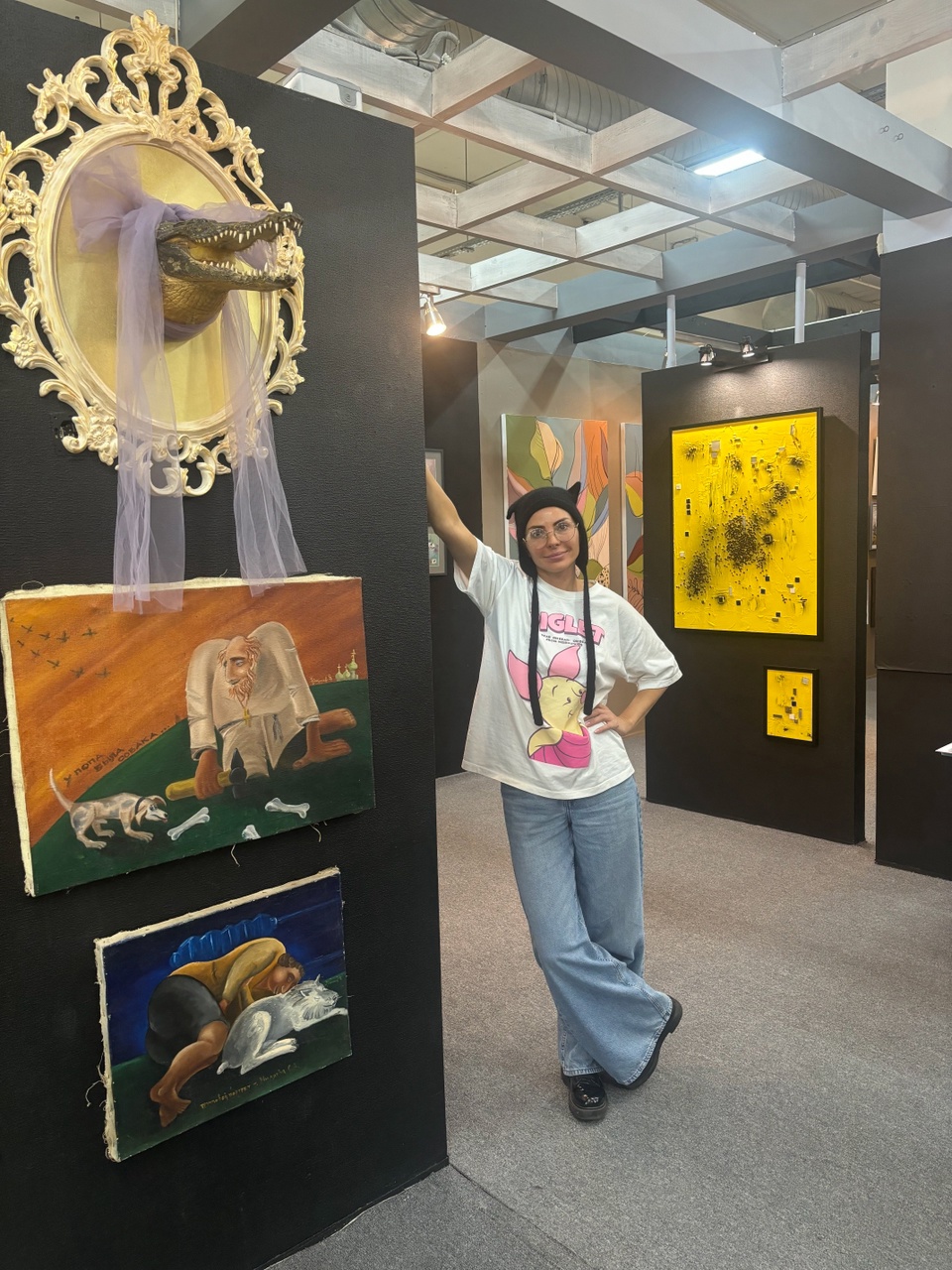 В последние годы работы владимирских художников все чаще бывают на выставочных площадках крупных российских городов. И если раньше это были в основном картины пейзажистов, то теперь бодро и весело шагают по стране живописцы формата «авангард». Чего стоит одна только творческая группа «Новых русских футуристов», официально появившаяся во Владимире пару лет назад и уже наделавшая шума в Северной столице!