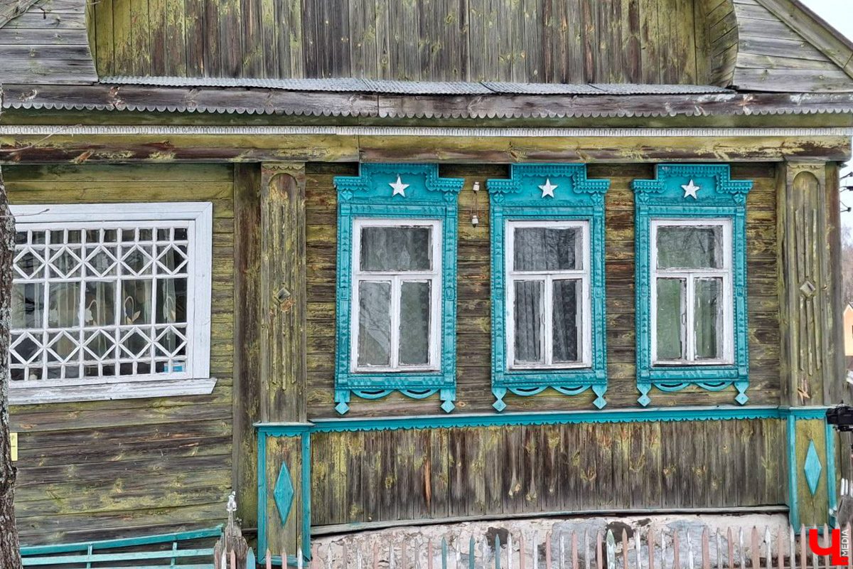 А вы знаете, что означают символы и узоры на старинных наличниках? Владимирский блогер Дарья Ермолина организовала краеведческий тур по Судогодскому краю, дабы расшифровать тайные символы резных окон. «Ключ-Медиа» побывал на премьерной экскурсии и готов поделиться впечатлениями!