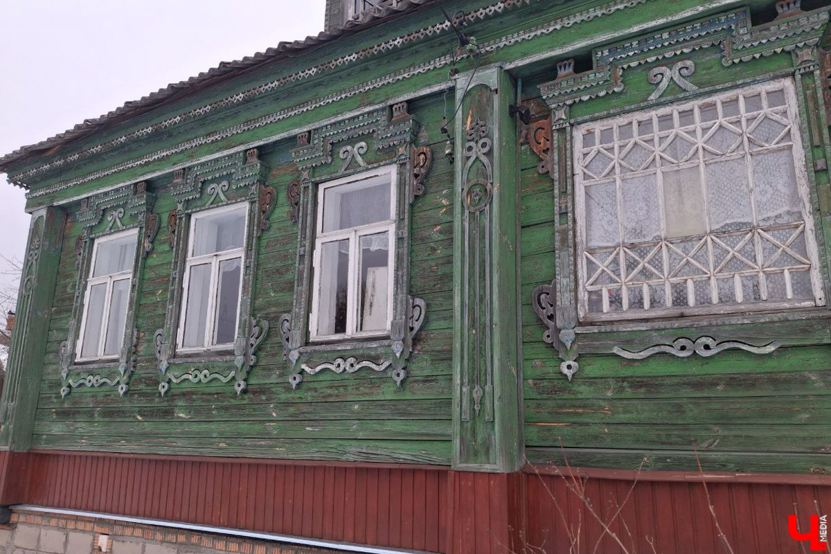 А вы знаете, что означают символы и узоры на старинных наличниках? Владимирский блогер Дарья Ермолина организовала краеведческий тур по Судогодскому краю, дабы расшифровать тайные символы резных окон. «Ключ-Медиа» побывал на премьерной экскурсии и готов поделиться впечатлениями!