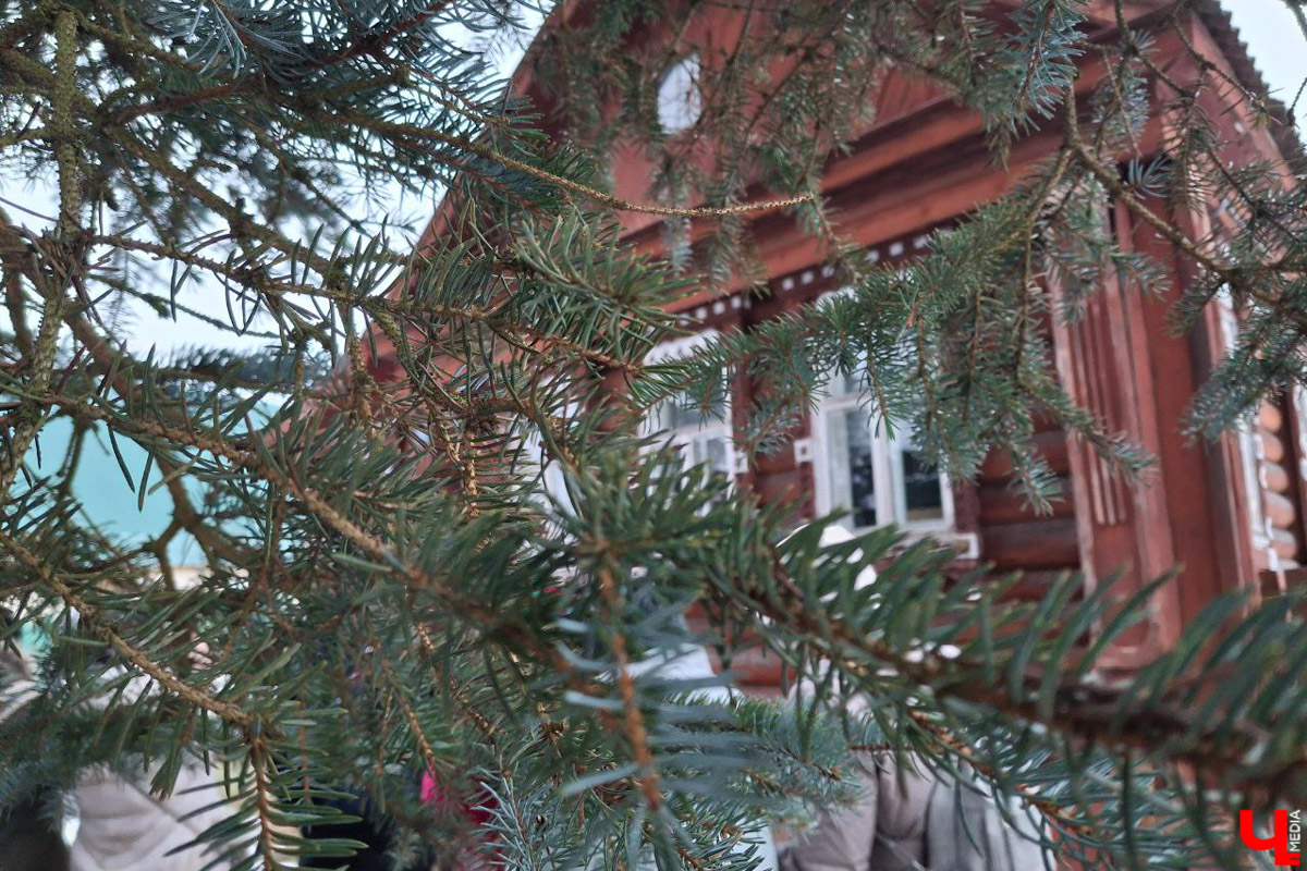 А вы знаете, что означают символы и узоры на старинных наличниках? Владимирский блогер Дарья Ермолина организовала краеведческий тур по Судогодскому краю, дабы расшифровать тайные символы резных окон. «Ключ-Медиа» побывал на премьерной экскурсии и готов поделиться впечатлениями!