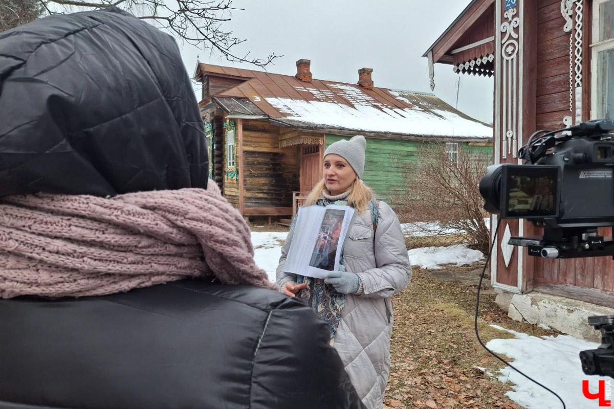 А вы знаете, что означают символы и узоры на старинных наличниках? Владимирский блогер Дарья Ермолина организовала краеведческий тур по Судогодскому краю, дабы расшифровать тайные символы резных окон. «Ключ-Медиа» побывал на премьерной экскурсии и готов поделиться впечатлениями!