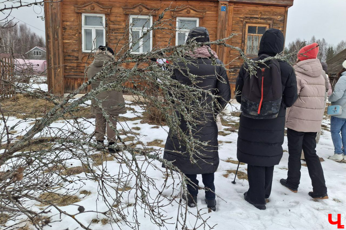 А вы знаете, что означают символы и узоры на старинных наличниках? Владимирский блогер Дарья Ермолина организовала краеведческий тур по Судогодскому краю, дабы расшифровать тайные символы резных окон. «Ключ-Медиа» побывал на премьерной экскурсии и готов поделиться впечатлениями!
