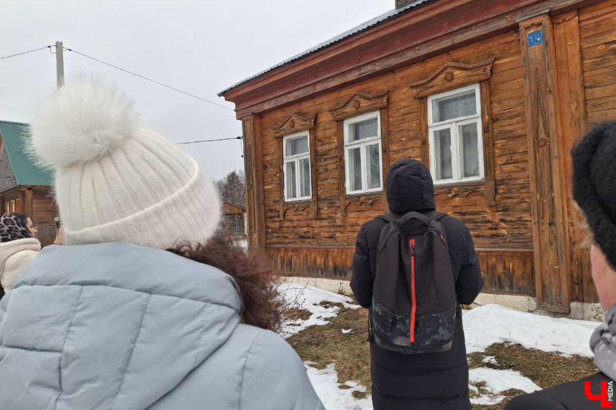 А вы знаете, что означают символы и узоры на старинных наличниках? Владимирский блогер Дарья Ермолина организовала краеведческий тур по Судогодскому краю, дабы расшифровать тайные символы резных окон. «Ключ-Медиа» побывал на премьерной экскурсии и готов поделиться впечатлениями!