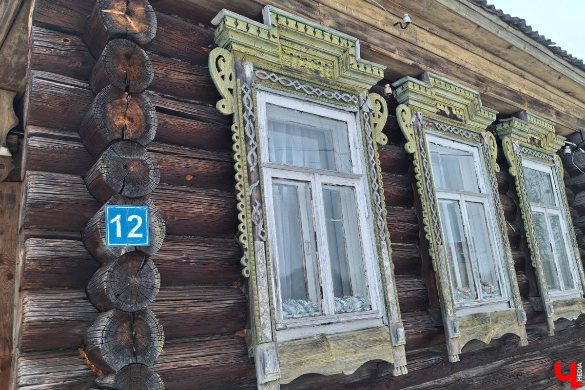 А вы знаете, что означают символы и узоры на старинных наличниках? Владимирский блогер Дарья Ермолина организовала краеведческий тур по Судогодскому краю, дабы расшифровать тайные символы резных окон. «Ключ-Медиа» побывал на премьерной экскурсии и готов поделиться впечатлениями!