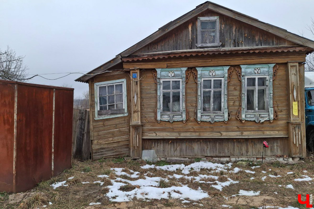 А вы знаете, что означают символы и узоры на старинных наличниках? Владимирский блогер Дарья Ермолина организовала краеведческий тур по Судогодскому краю, дабы расшифровать тайные символы резных окон. «Ключ-Медиа» побывал на премьерной экскурсии и готов поделиться впечатлениями!