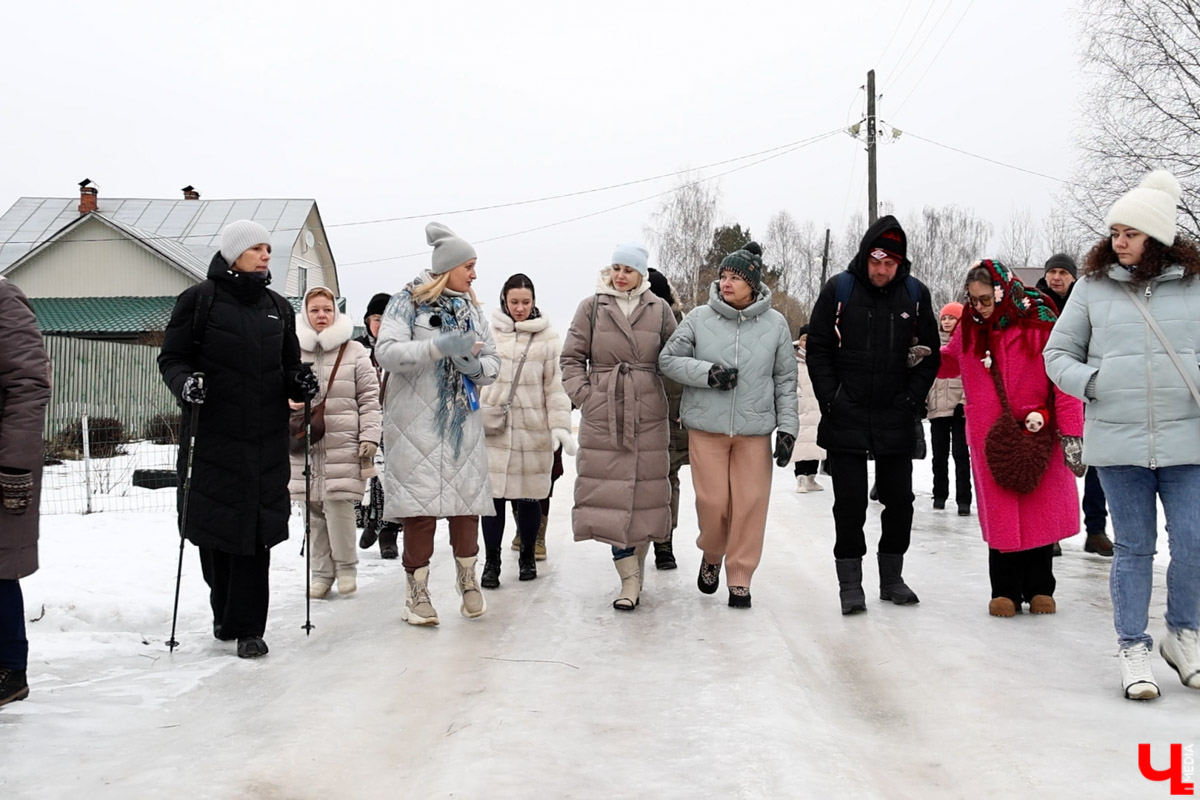 А вы знаете, что означают символы и узоры на старинных наличниках? Владимирский блогер Дарья Ермолина организовала краеведческий тур по Судогодскому краю, дабы расшифровать тайные символы резных окон. «Ключ-Медиа» побывал на премьерной экскурсии и готов поделиться впечатлениями!