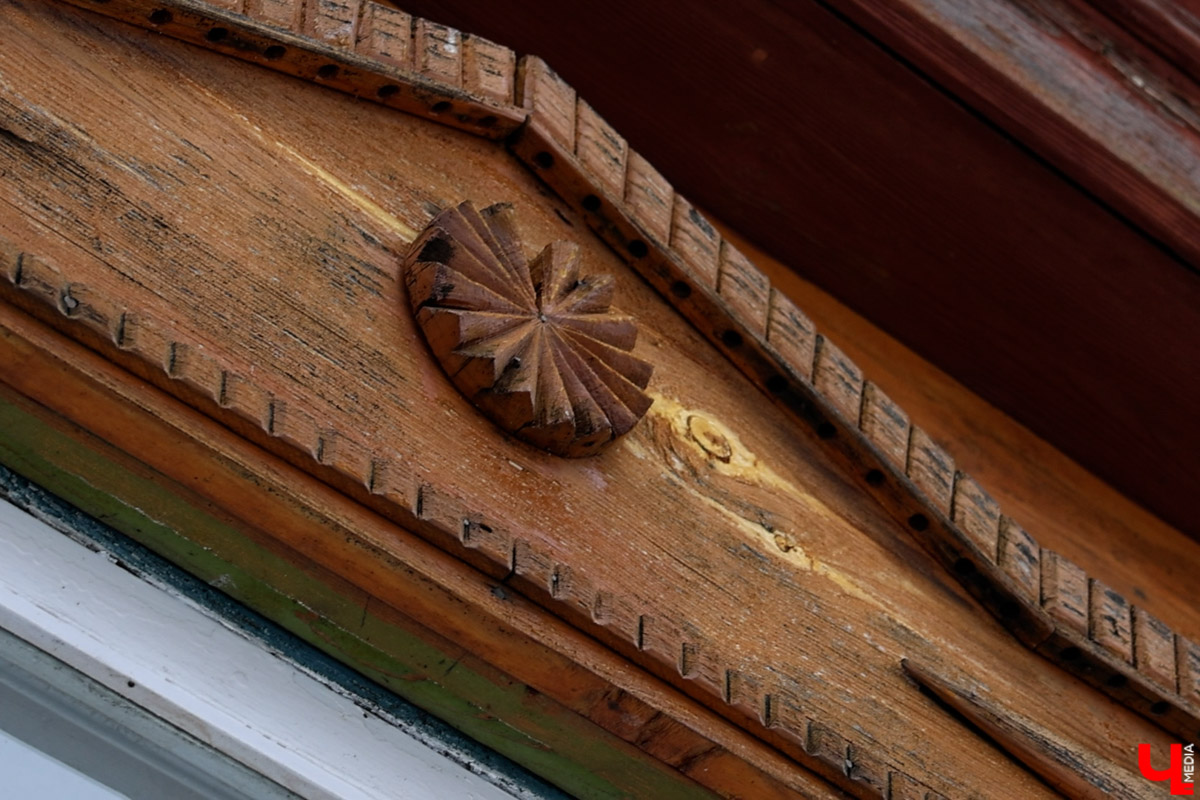 А вы знаете, что означают символы и узоры на старинных наличниках? Владимирский блогер Дарья Ермолина организовала краеведческий тур по Судогодскому краю, дабы расшифровать тайные символы резных окон. «Ключ-Медиа» побывал на премьерной экскурсии и готов поделиться впечатлениями!