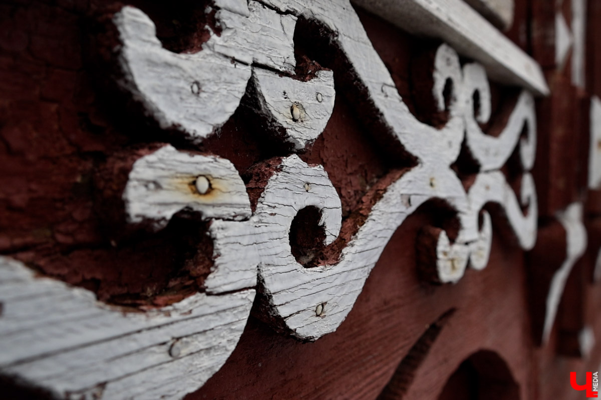 А вы знаете, что означают символы и узоры на старинных наличниках? Владимирский блогер Дарья Ермолина организовала краеведческий тур по Судогодскому краю, дабы расшифровать тайные символы резных окон. «Ключ-Медиа» побывал на премьерной экскурсии и готов поделиться впечатлениями!