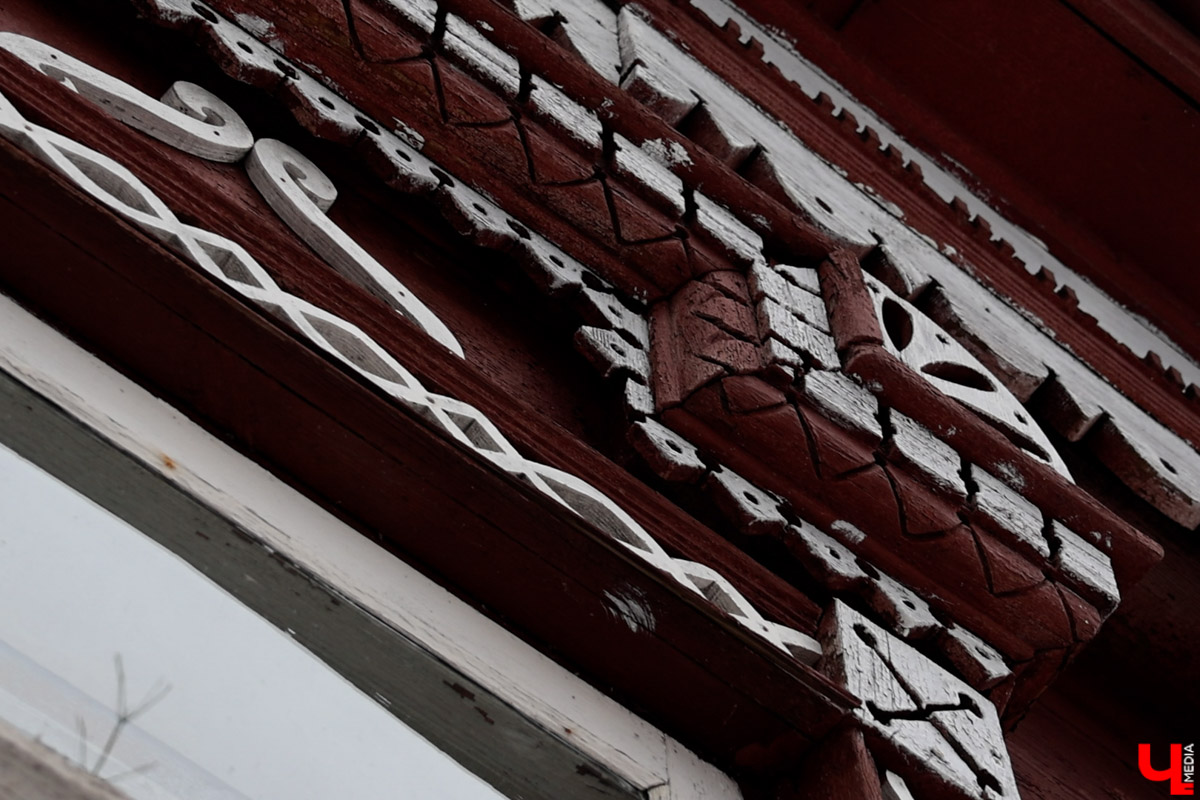 А вы знаете, что означают символы и узоры на старинных наличниках? Владимирский блогер Дарья Ермолина организовала краеведческий тур по Судогодскому краю, дабы расшифровать тайные символы резных окон. «Ключ-Медиа» побывал на премьерной экскурсии и готов поделиться впечатлениями!