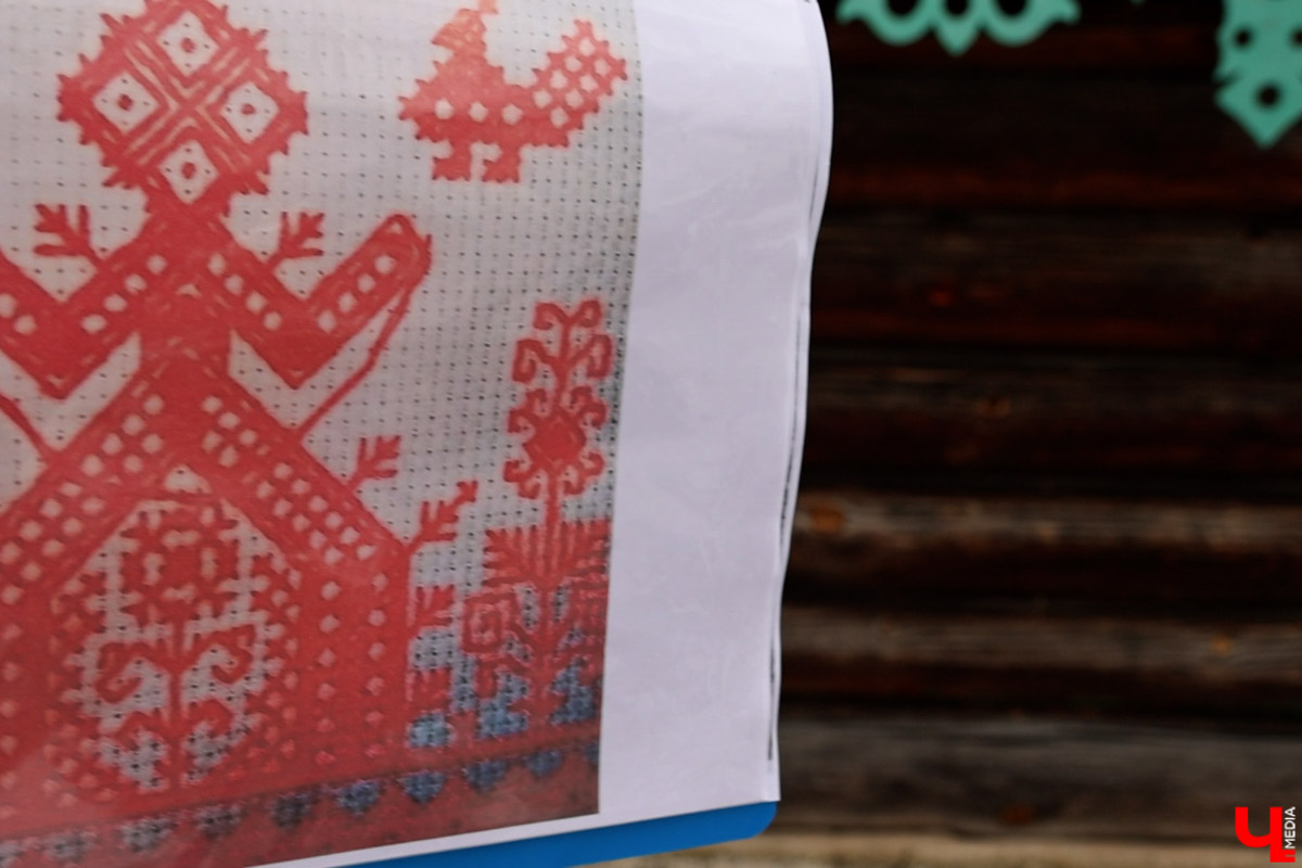 А вы знаете, что означают символы и узоры на старинных наличниках? Владимирский блогер Дарья Ермолина организовала краеведческий тур по Судогодскому краю, дабы расшифровать тайные символы резных окон. «Ключ-Медиа» побывал на премьерной экскурсии и готов поделиться впечатлениями!