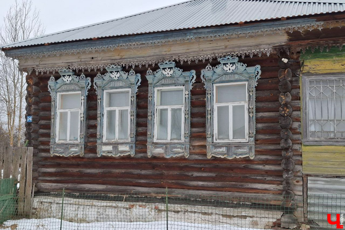 А вы знаете, что означают символы и узоры на старинных наличниках? Владимирский блогер Дарья Ермолина организовала краеведческий тур по Судогодскому краю, дабы расшифровать тайные символы резных окон. «Ключ-Медиа» побывал на премьерной экскурсии и готов поделиться впечатлениями!