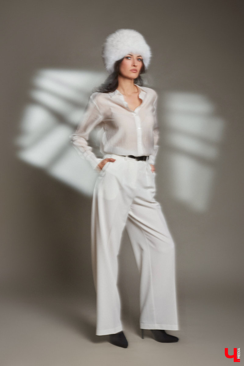 В ч/б образах тоже можно быть яркой. Например, в гардеробе владимирского фотографа Анны Морозовой нет вычурных вещей и насыщенных красок, но каждый ее наряд привлекает внимание. Убедитесь сами! Для «Ключ-Медиа» героиня собрала стильную зимнюю капсулу из семи разнофактурных аутфитов в единой цветовой гамме.