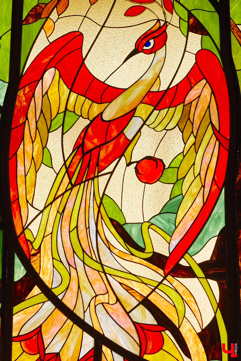 Витражи завораживают, особенно когда через них проходит солнечный свет. Есть в этом что-то неземное. Полюбоваться композициями из стекла можно не выезжая за пределы Владимира. «Ключ-Медиа» собрал самые интересные экземпляры и рассказал, где их получится рассмотреть во всех деталях.