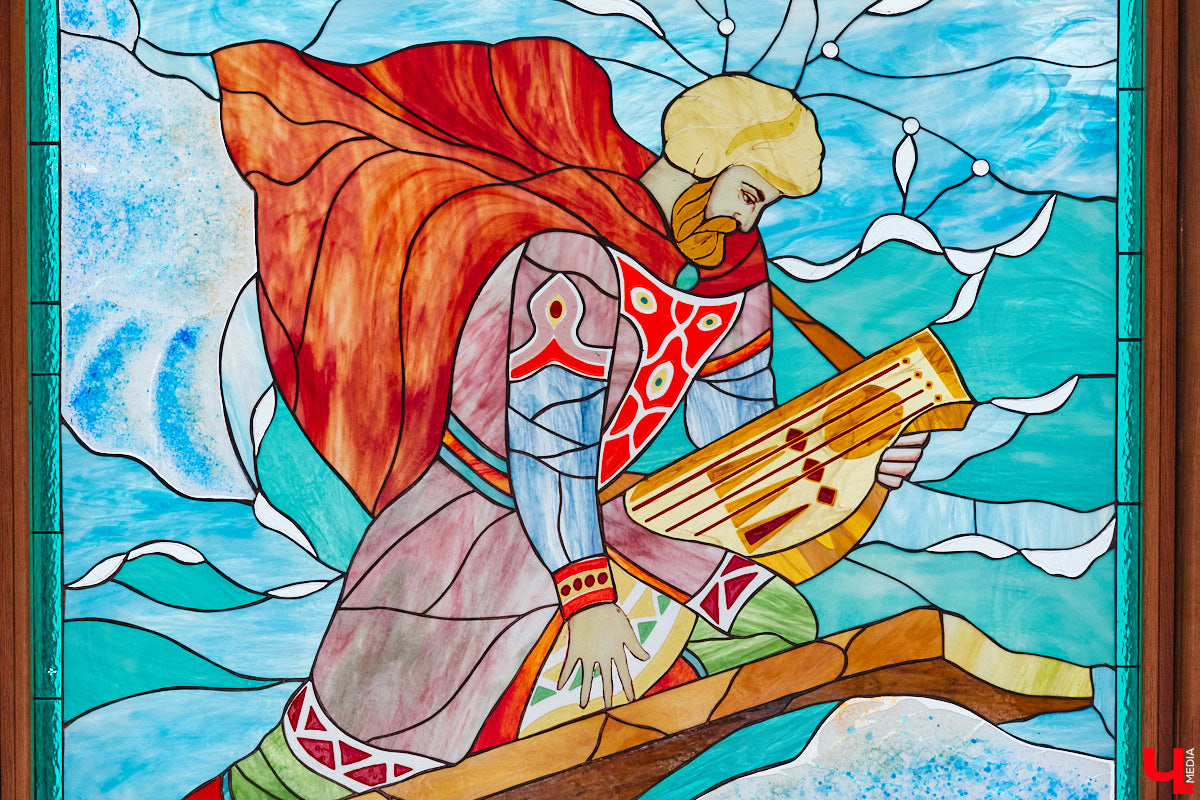 Витражи завораживают, особенно когда через них проходит солнечный свет. Есть в этом что-то неземное. Полюбоваться композициями из стекла можно не выезжая за пределы Владимира. «Ключ-Медиа» собрал самые интересные экземпляры и рассказал, где их получится рассмотреть во всех деталях.