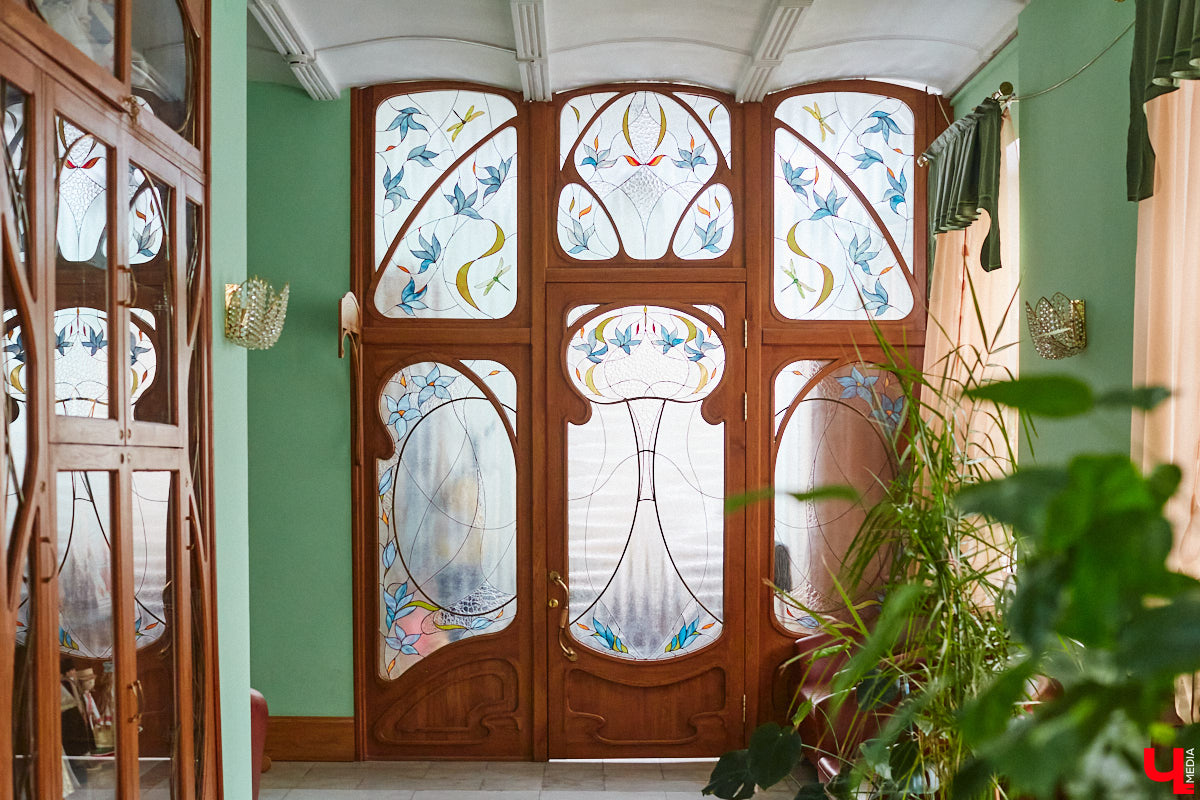 Витражи завораживают, особенно когда через них проходит солнечный свет. Есть в этом что-то неземное. Полюбоваться композициями из стекла можно не выезжая за пределы Владимира. «Ключ-Медиа» собрал самые интересные экземпляры и рассказал, где их получится рассмотреть во всех деталях.