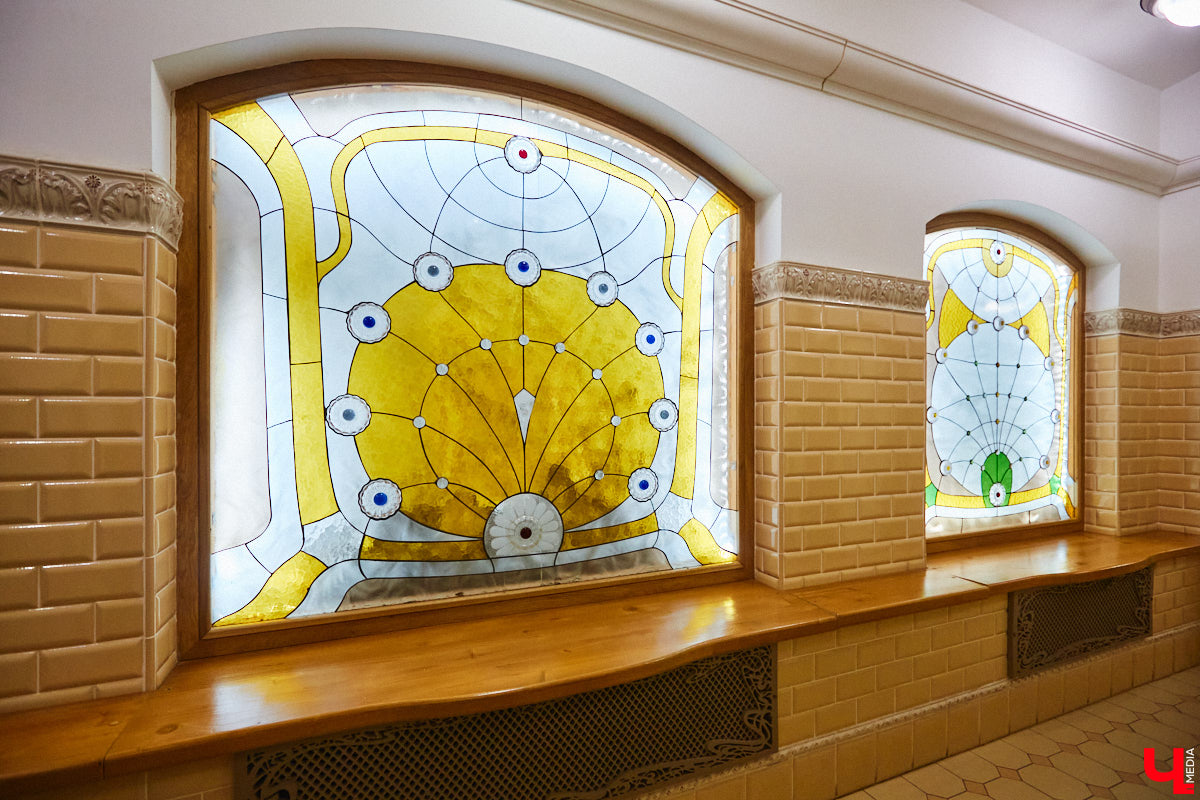 Витражи завораживают, особенно когда через них проходит солнечный свет. Есть в этом что-то неземное. Полюбоваться композициями из стекла можно не выезжая за пределы Владимира. «Ключ-Медиа» собрал самые интересные экземпляры и рассказал, где их получится рассмотреть во всех деталях.