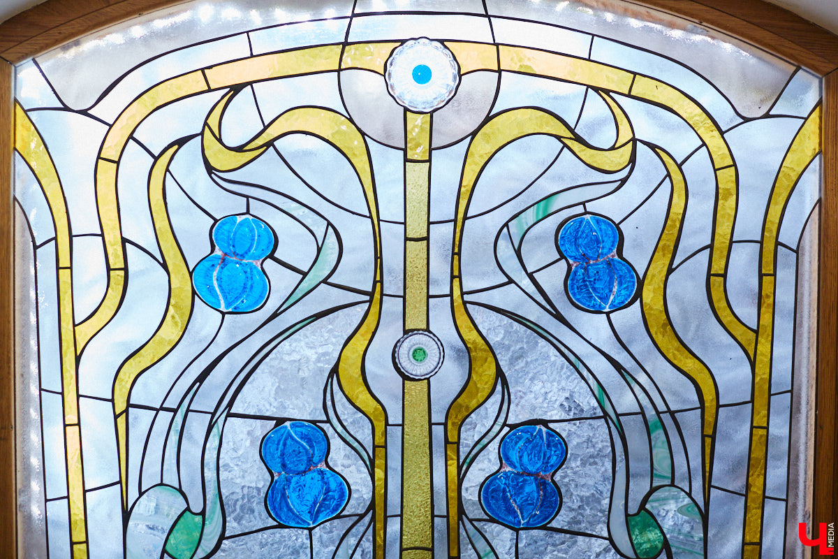 Витражи завораживают, особенно когда через них проходит солнечный свет. Есть в этом что-то неземное. Полюбоваться композициями из стекла можно не выезжая за пределы Владимира. «Ключ-Медиа» собрал самые интересные экземпляры и рассказал, где их получится рассмотреть во всех деталях.