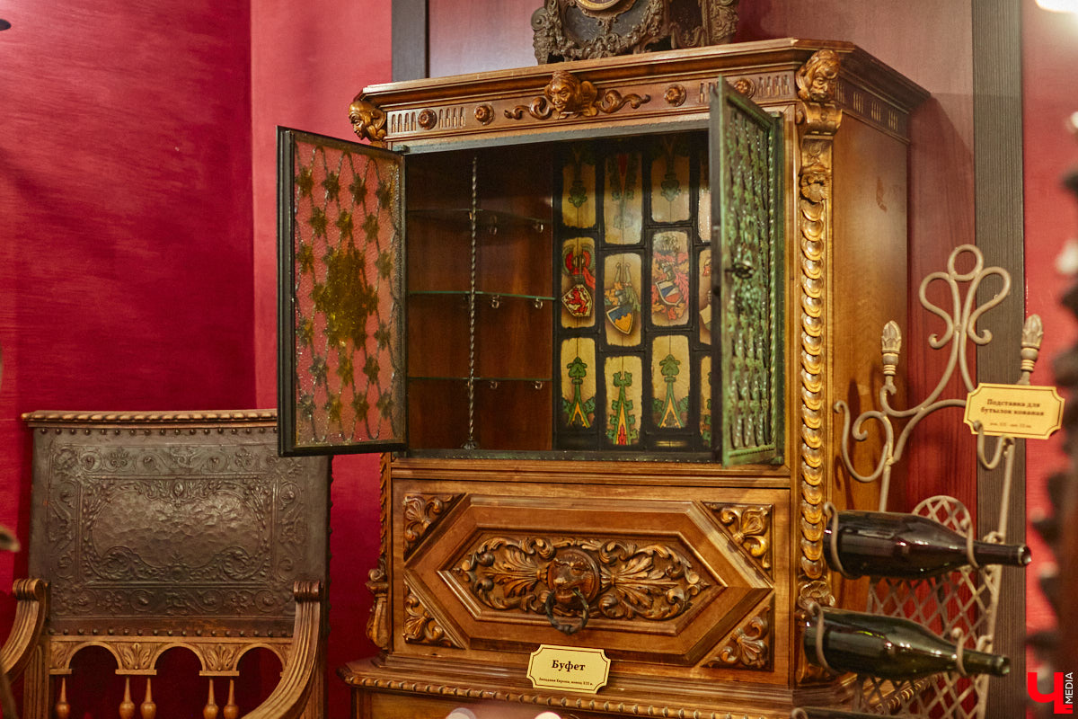 Витражи завораживают, особенно когда через них проходит солнечный свет. Есть в этом что-то неземное. Полюбоваться композициями из стекла можно не выезжая за пределы Владимира. «Ключ-Медиа» собрал самые интересные экземпляры и рассказал, где их получится рассмотреть во всех деталях.