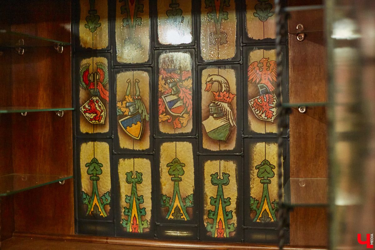 Витражи завораживают, особенно когда через них проходит солнечный свет. Есть в этом что-то неземное. Полюбоваться композициями из стекла можно не выезжая за пределы Владимира. «Ключ-Медиа» собрал самые интересные экземпляры и рассказал, где их получится рассмотреть во всех деталях.