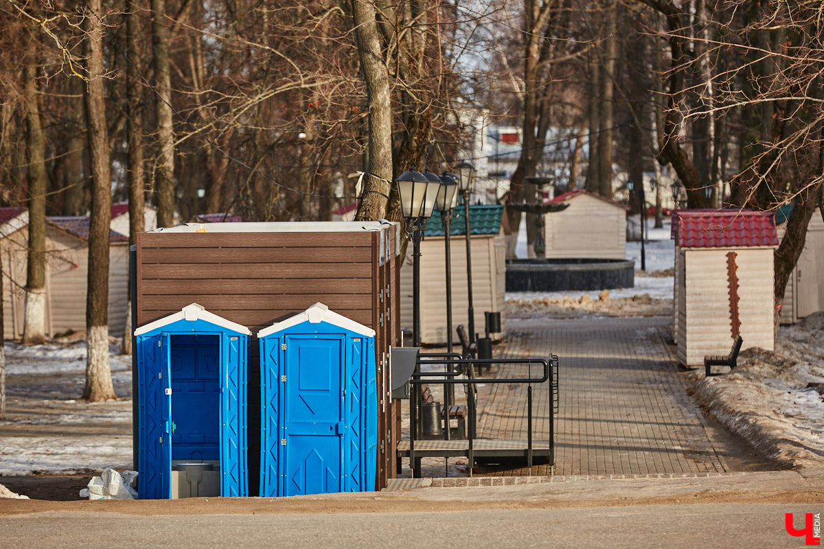 С какими насущными проблемами сталкиваются жители и гости нашего города, приезжая в исторический центр Владимира? Где поставить машину и куда сходить в туалет. Обе они в скором времени будут решены. В сердце областной столицы установили два новых модуля для гигиенических процедур, а водители делятся первыми впечатлениями от обновленного паркинга на Спасской. Один нюанс: за удовольствие придется платить!