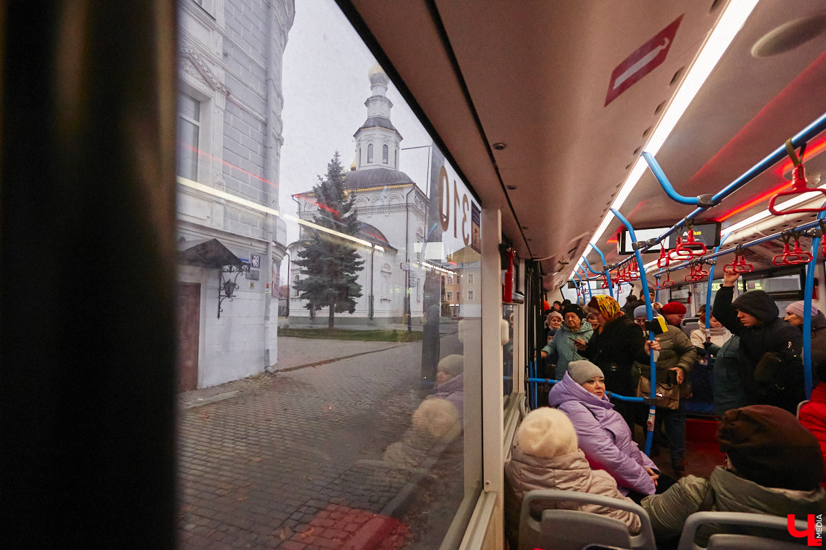 В арсенале владимирских перевозчиков появятся десять троллейбусов, имеющих возможность проехать без контактной сети не менее 20 километров. 351 миллион рублей на их приобретение выделен из областного резервного фонда. Есть надежда, что обновление подвижного состава произойдет уже в 2025-м.