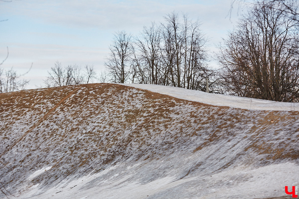 Если чуть забыться, можно и к дачному сезону начать подготовку. Минувший январь умело маскировался под март, да и пение птиц в феврале тоже смущает. Впрочем, похолодание действительно планируется. Так что дыхание зимы на себе жители Владимирской области еще почувствуют.