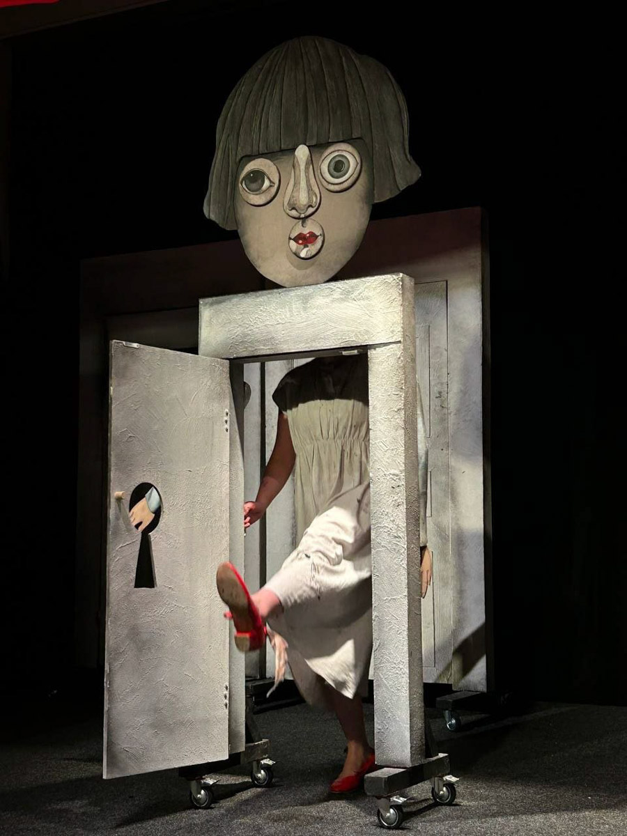 Посетить кукольное представление не в качестве сопровождающего — поступок для взрослого человека, признаться, несколько неожиданный. Но именно это предлагают сделать жителям города. Владимирский театр запустил новый проект, рассчитанный на серьезного зрителя. Уверены, его оценят даже искушенные ценители искусства.