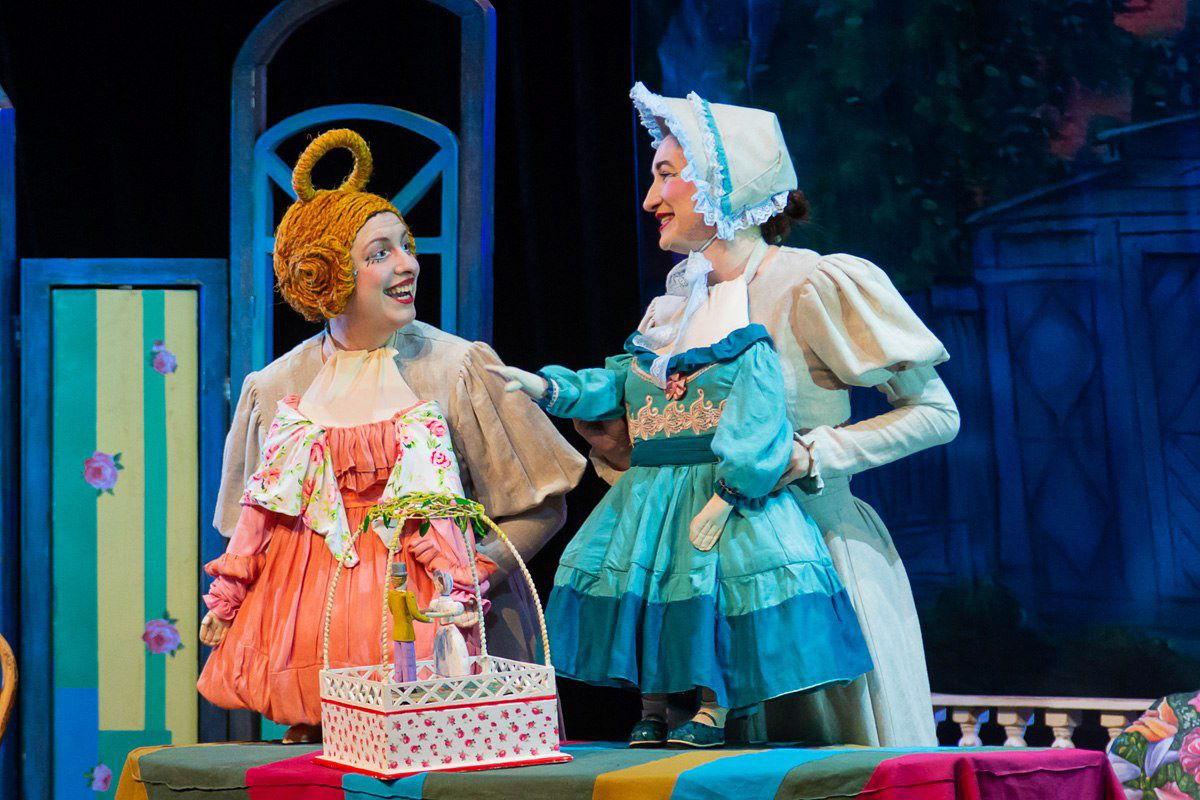 Посетить кукольное представление не в качестве сопровождающего — поступок для взрослого человека, признаться, несколько неожиданный. Но именно это предлагают сделать жителям города. Владимирский театр запустил новый проект, рассчитанный на серьезного зрителя. Уверены, его оценят даже искушенные ценители искусства.