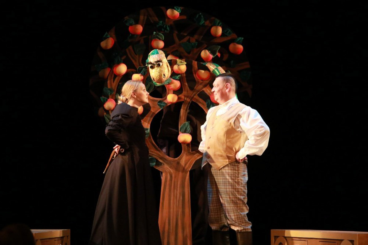 Посетить кукольное представление не в качестве сопровождающего — поступок для взрослого человека, признаться, несколько неожиданный. Но именно это предлагают сделать жителям города. Владимирский театр запустил новый проект, рассчитанный на серьезного зрителя. Уверены, его оценят даже искушенные ценители искусства.