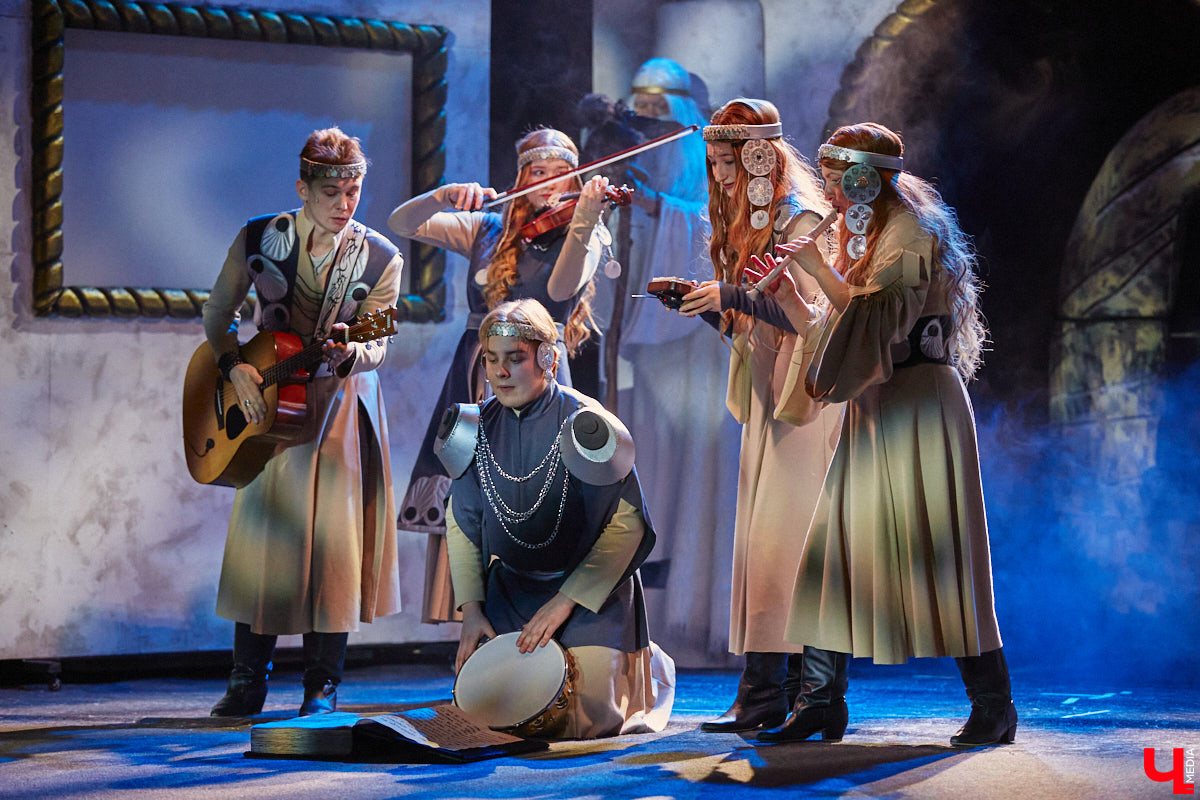 Посетить кукольное представление не в качестве сопровождающего — поступок для взрослого человека, признаться, несколько неожиданный. Но именно это предлагают сделать жителям города. Владимирский театр запустил новый проект, рассчитанный на серьезного зрителя. Уверены, его оценят даже искушенные ценители искусства.