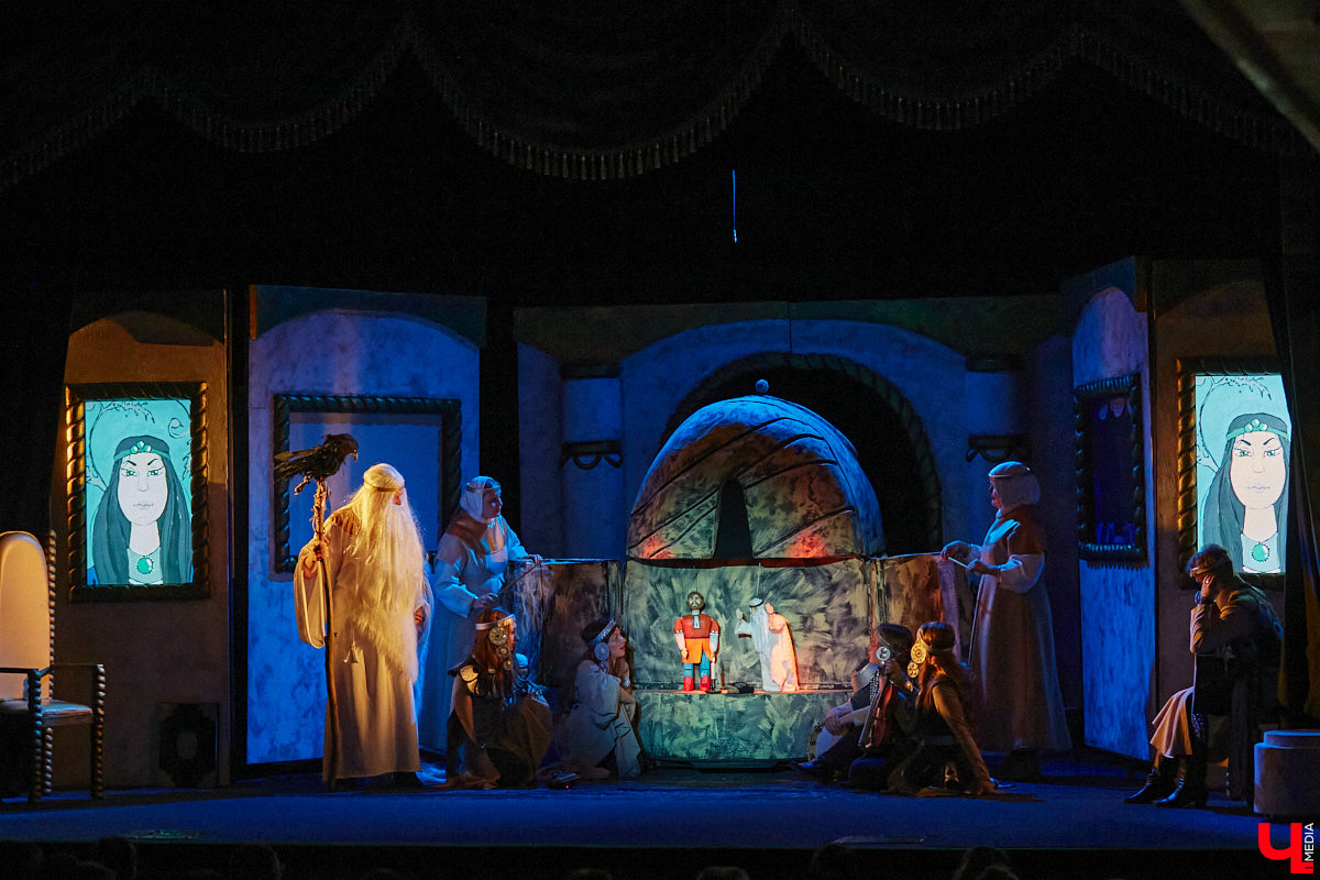 Посетить кукольное представление не в качестве сопровождающего — поступок для взрослого человека, признаться, несколько неожиданный. Но именно это предлагают сделать жителям города. Владимирский театр запустил новый проект, рассчитанный на серьезного зрителя. Уверены, его оценят даже искушенные ценители искусства.