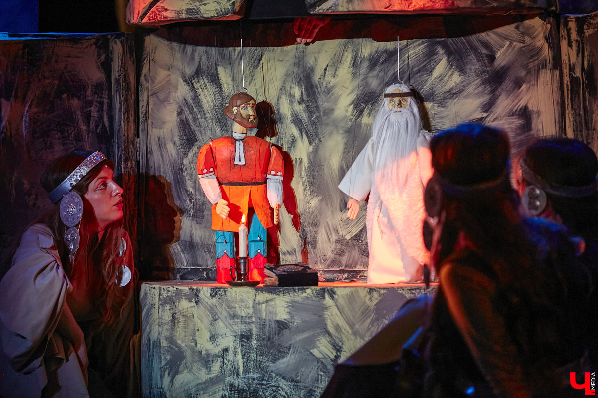 Посетить кукольное представление не в качестве сопровождающего — поступок для взрослого человека, признаться, несколько неожиданный. Но именно это предлагают сделать жителям города. Владимирский театр запустил новый проект, рассчитанный на серьезного зрителя. Уверены, его оценят даже искушенные ценители искусства.