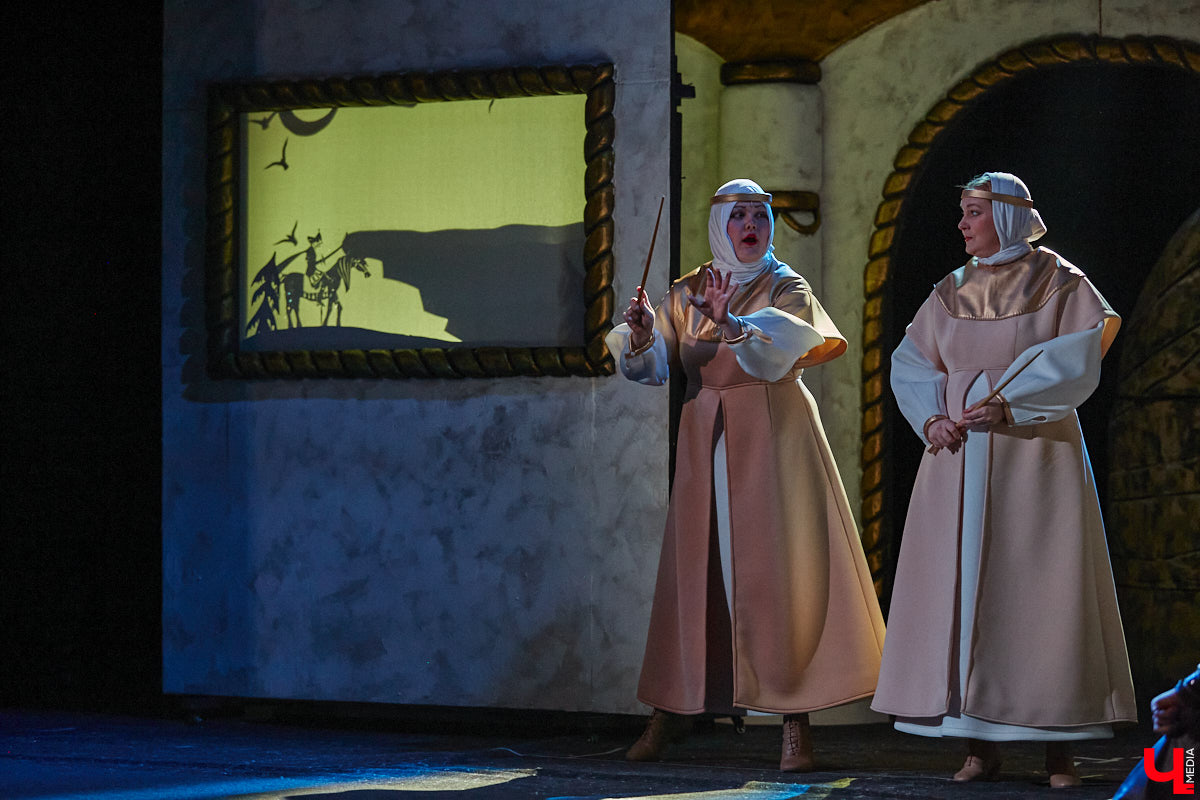 Посетить кукольное представление не в качестве сопровождающего — поступок для взрослого человека, признаться, несколько неожиданный. Но именно это предлагают сделать жителям города. Владимирский театр запустил новый проект, рассчитанный на серьезного зрителя. Уверены, его оценят даже искушенные ценители искусства.