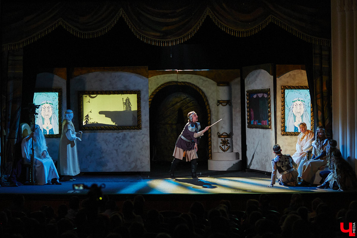 Посетить кукольное представление не в качестве сопровождающего — поступок для взрослого человека, признаться, несколько неожиданный. Но именно это предлагают сделать жителям города. Владимирский театр запустил новый проект, рассчитанный на серьезного зрителя. Уверены, его оценят даже искушенные ценители искусства.