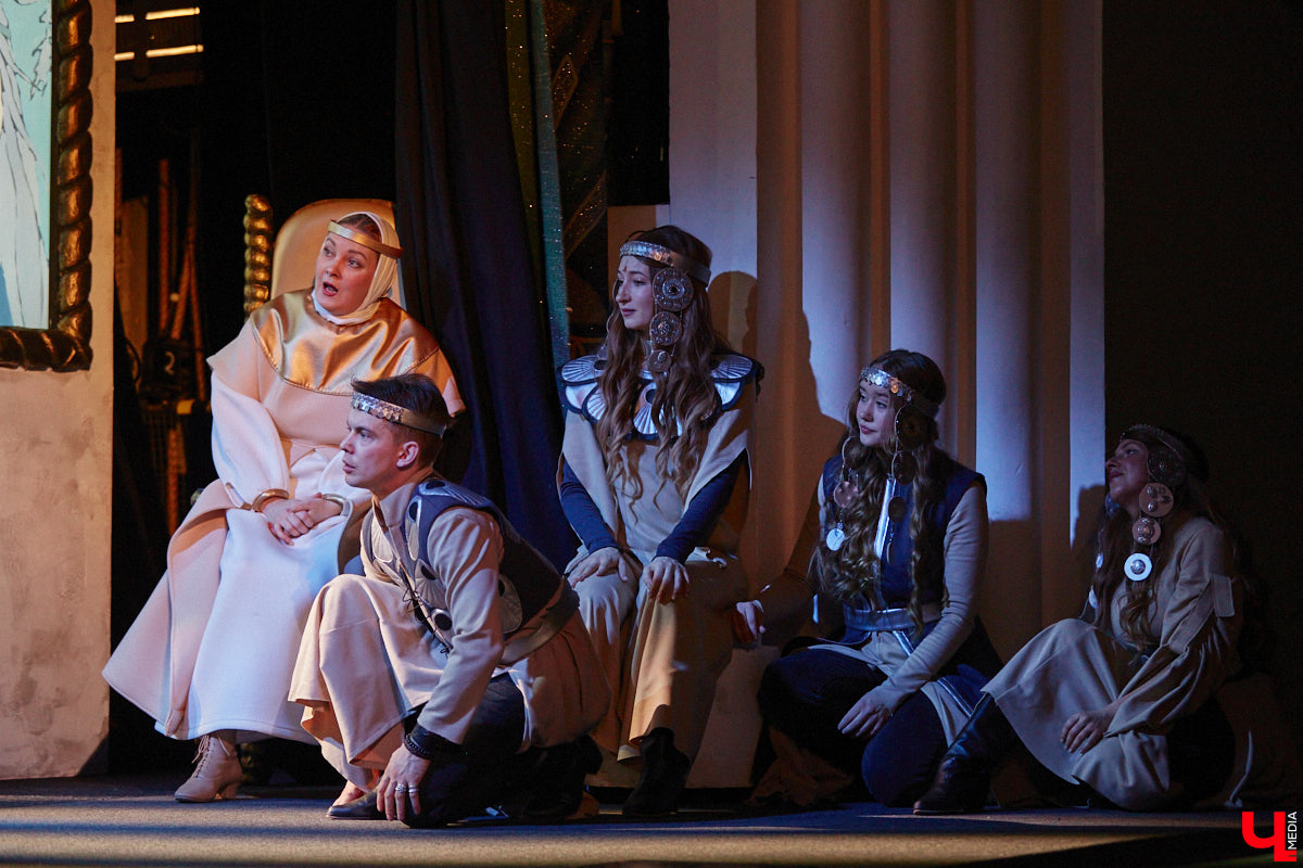 Посетить кукольное представление не в качестве сопровождающего — поступок для взрослого человека, признаться, несколько неожиданный. Но именно это предлагают сделать жителям города. Владимирский театр запустил новый проект, рассчитанный на серьезного зрителя. Уверены, его оценят даже искушенные ценители искусства.