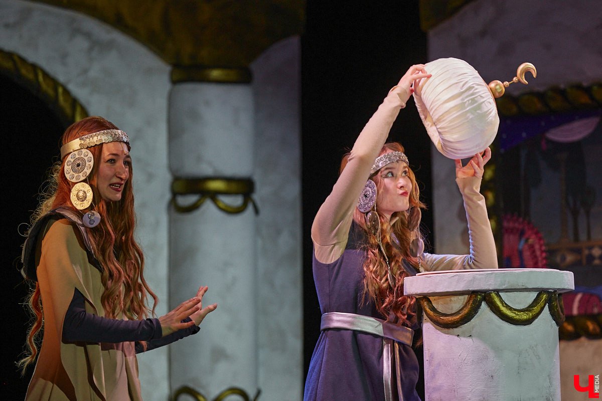 Посетить кукольное представление не в качестве сопровождающего — поступок для взрослого человека, признаться, несколько неожиданный. Но именно это предлагают сделать жителям города. Владимирский театр запустил новый проект, рассчитанный на серьезного зрителя. Уверены, его оценят даже искушенные ценители искусства.