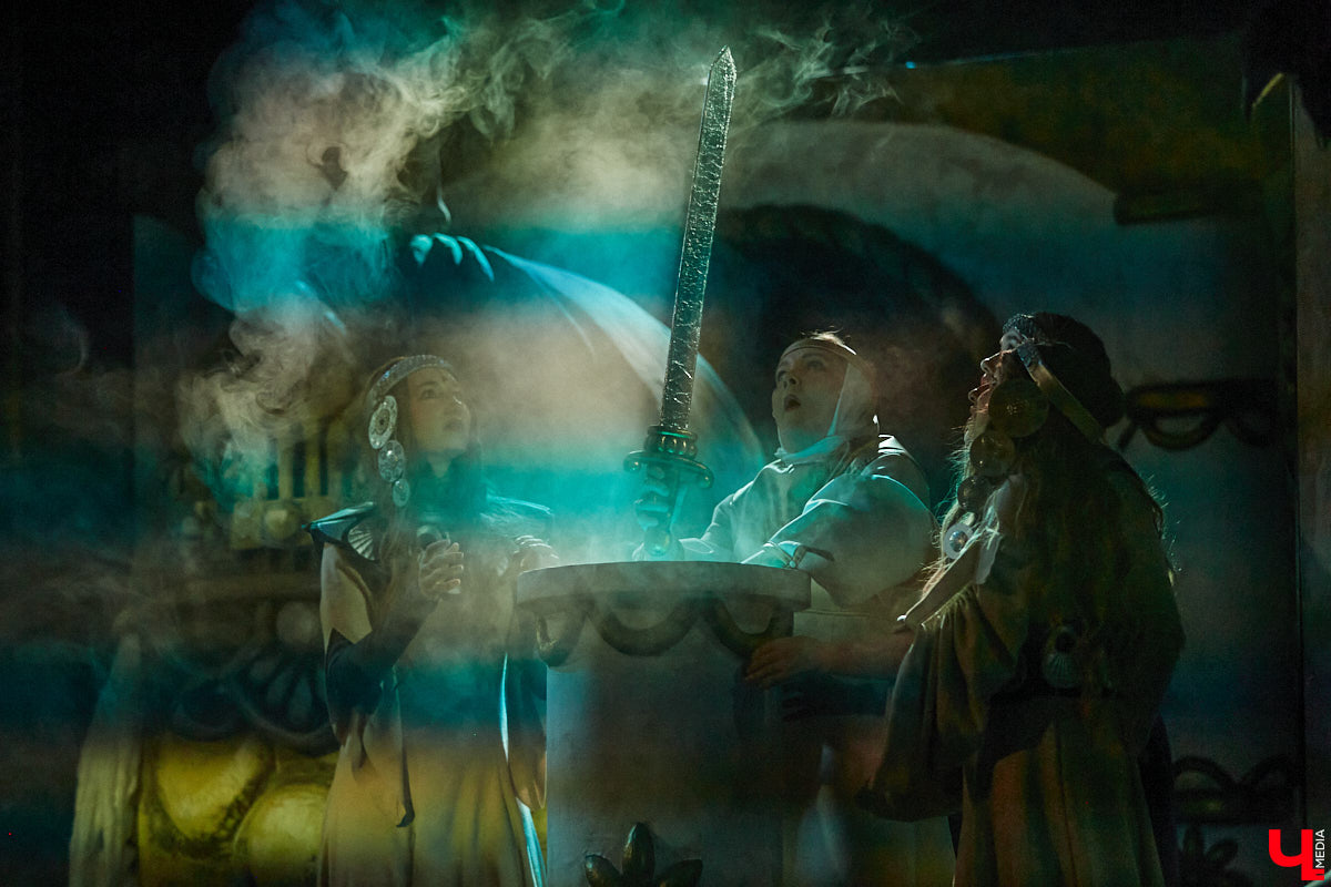 Посетить кукольное представление не в качестве сопровождающего — поступок для взрослого человека, признаться, несколько неожиданный. Но именно это предлагают сделать жителям города. Владимирский театр запустил новый проект, рассчитанный на серьезного зрителя. Уверены, его оценят даже искушенные ценители искусства.