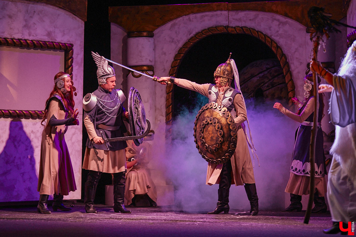 Посетить кукольное представление не в качестве сопровождающего — поступок для взрослого человека, признаться, несколько неожиданный. Но именно это предлагают сделать жителям города. Владимирский театр запустил новый проект, рассчитанный на серьезного зрителя. Уверены, его оценят даже искушенные ценители искусства.