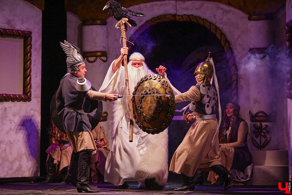 Посетить кукольное представление не в качестве сопровождающего — поступок для взрослого человека, признаться, несколько неожиданный. Но именно это предлагают сделать жителям города. Владимирский театр запустил новый проект, рассчитанный на серьезного зрителя. Уверены, его оценят даже искушенные ценители искусства.