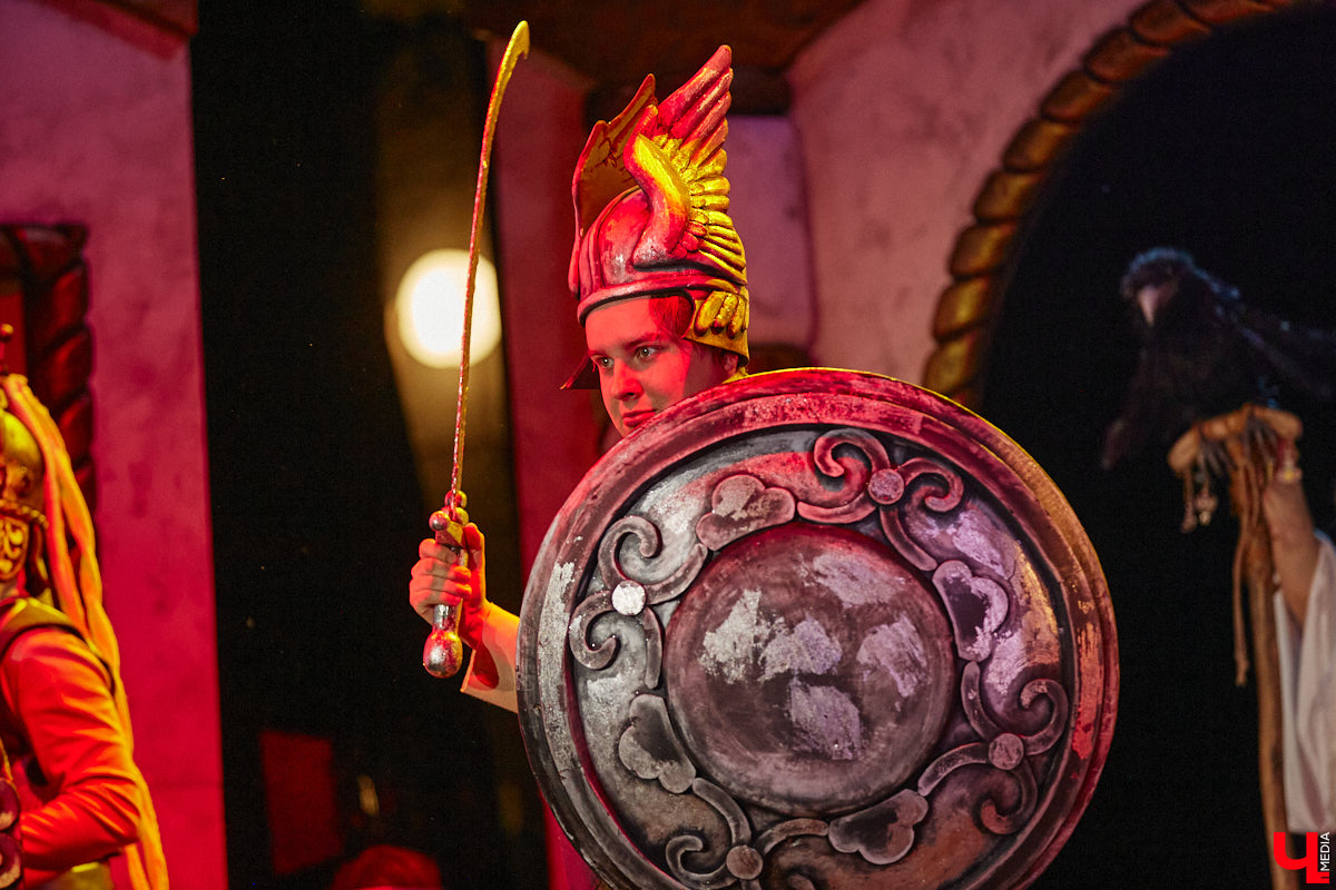 Посетить кукольное представление не в качестве сопровождающего — поступок для взрослого человека, признаться, несколько неожиданный. Но именно это предлагают сделать жителям города. Владимирский театр запустил новый проект, рассчитанный на серьезного зрителя. Уверены, его оценят даже искушенные ценители искусства.