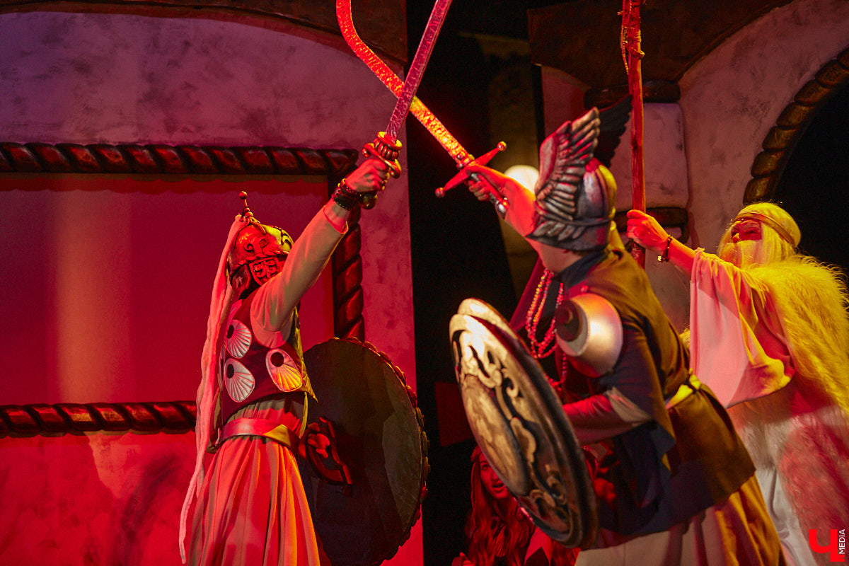 Посетить кукольное представление не в качестве сопровождающего — поступок для взрослого человека, признаться, несколько неожиданный. Но именно это предлагают сделать жителям города. Владимирский театр запустил новый проект, рассчитанный на серьезного зрителя. Уверены, его оценят даже искушенные ценители искусства.