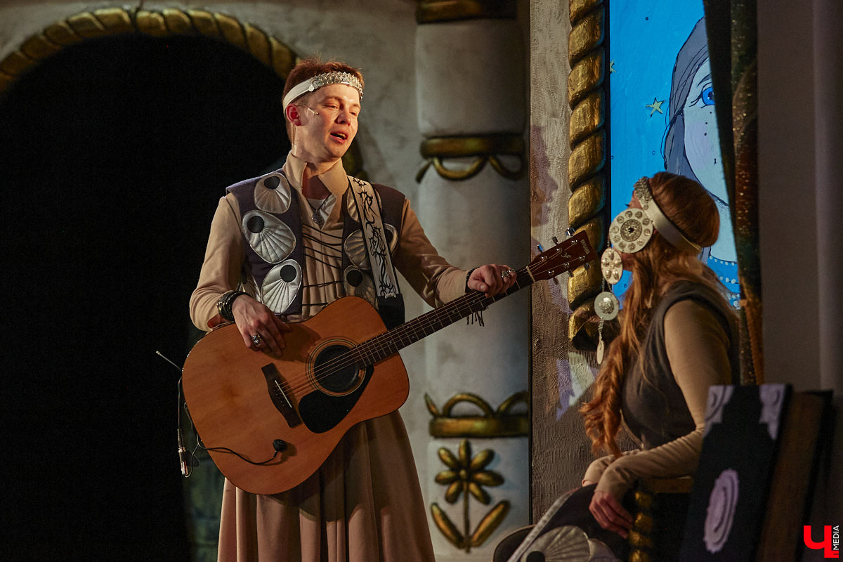 Посетить кукольное представление не в качестве сопровождающего — поступок для взрослого человека, признаться, несколько неожиданный. Но именно это предлагают сделать жителям города. Владимирский театр запустил новый проект, рассчитанный на серьезного зрителя. Уверены, его оценят даже искушенные ценители искусства.